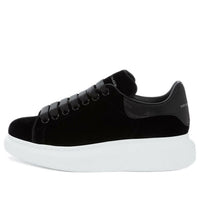 (WMNS) Alexander McQueen Oversized Sneaker 'Black Suede' 482142W4FKT1000