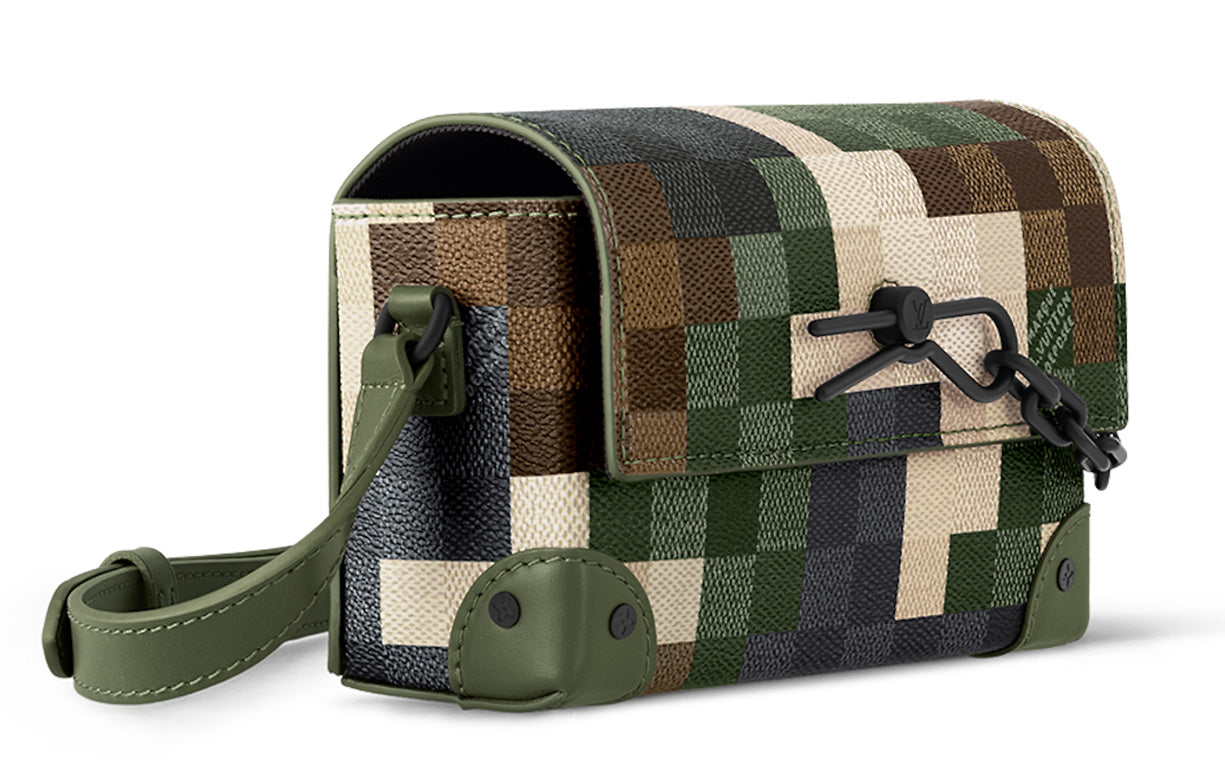 LOUIS VUITTON Steamer Wearable Wallet