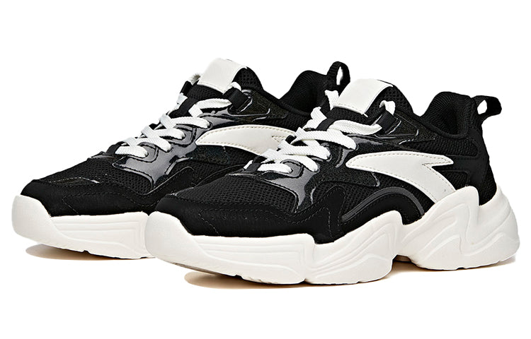 (WMNS) ANTA Life Series Sneakers 'Black White' 122028887-3