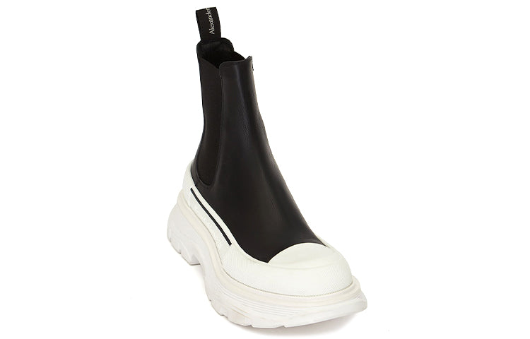 (WMNS) Alexander McQueen Chelsea Tread Ankle Boot 'Black White' 635714WHZ611071