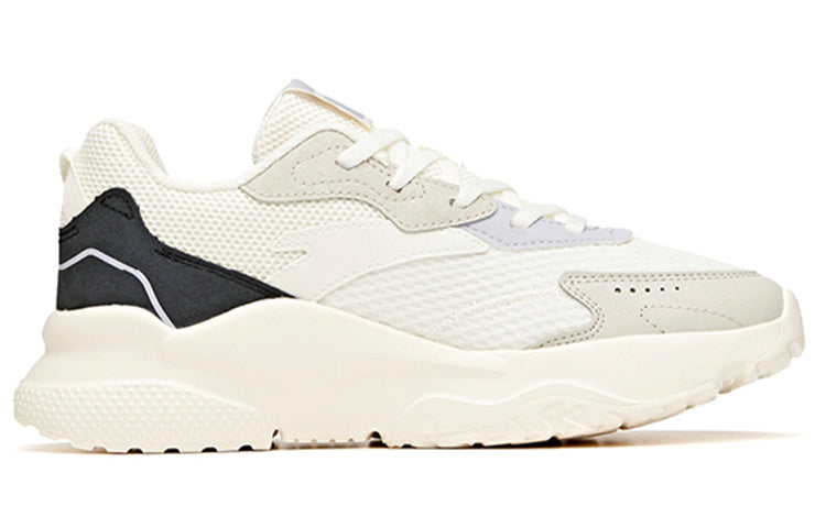 (WMNS) ANTA Life Series Sneakers 'White Grey Black' 122118845-1