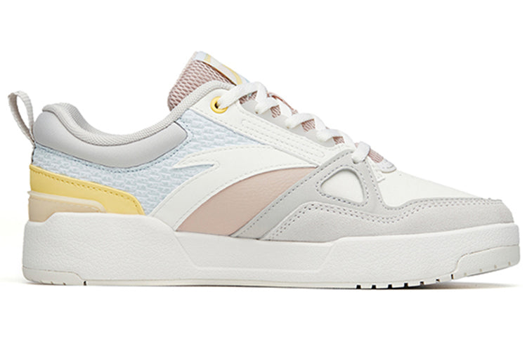 (WMNS) ANTA Life Series Sneakers 'White Pink Grey' 122218085-2