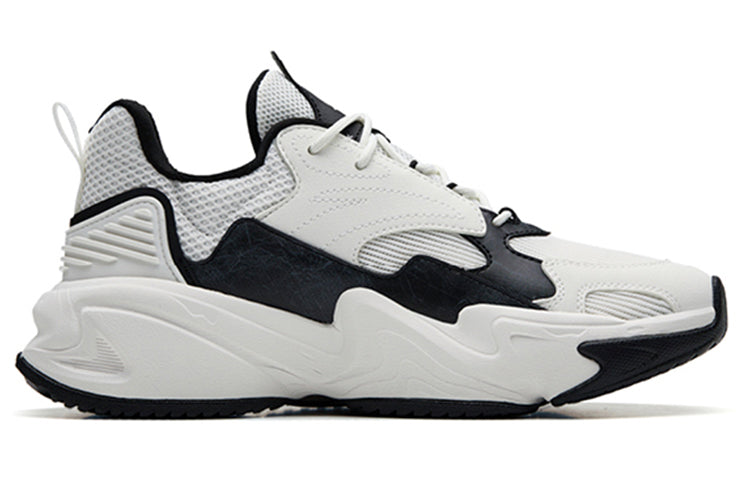 (WMNS) ANTA Walker 3 'White Black' 122238881-3