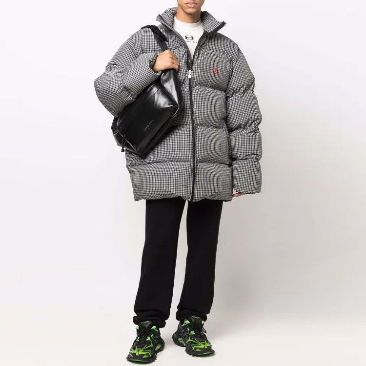 Balenciaga Sporty B Puffer Jacket 'Black White' 681440TLO361070