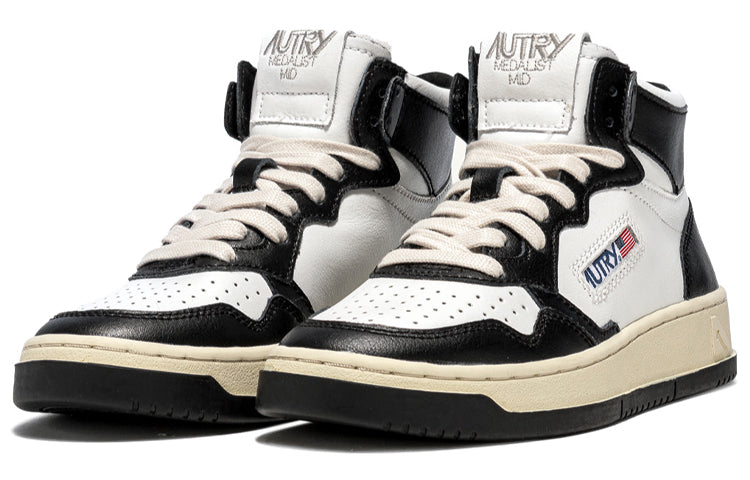 (WMNS) AUTRY Medalist Mid Bicolor 'White Black' AUMW-WB01