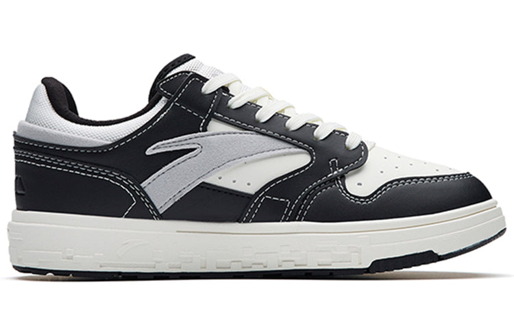 (WMNS) ANTA Street Naughty Low 'Black Grey White' 122238066-9