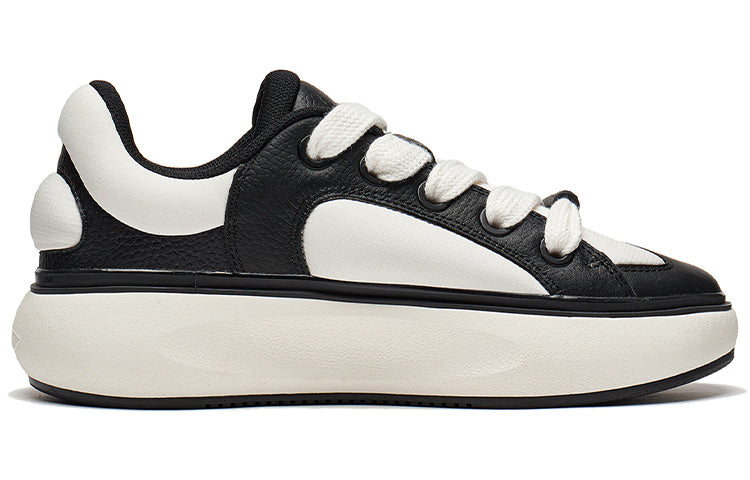 (WMNS) Li-Ning YunYou C4D 'Black White' AZGT090-2