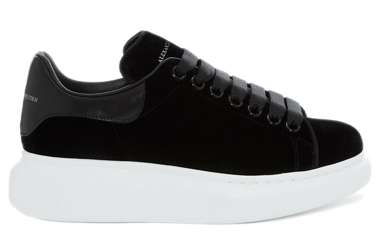 (WMNS) Alexander McQueen Oversized Sneaker 'Black Suede' 482142W4FKT1000