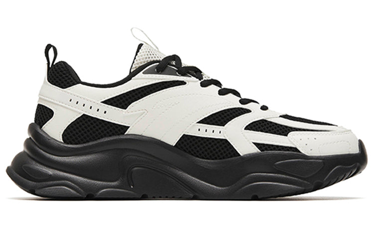 (WMNS) ANTA Life Series Lightweight Casual Sneakers 'Black White' 122258891-3