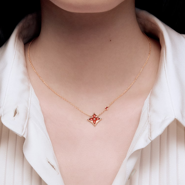 LOUIS VUITTON 18K Gold, Chalcedony Necklaces Women's Gold