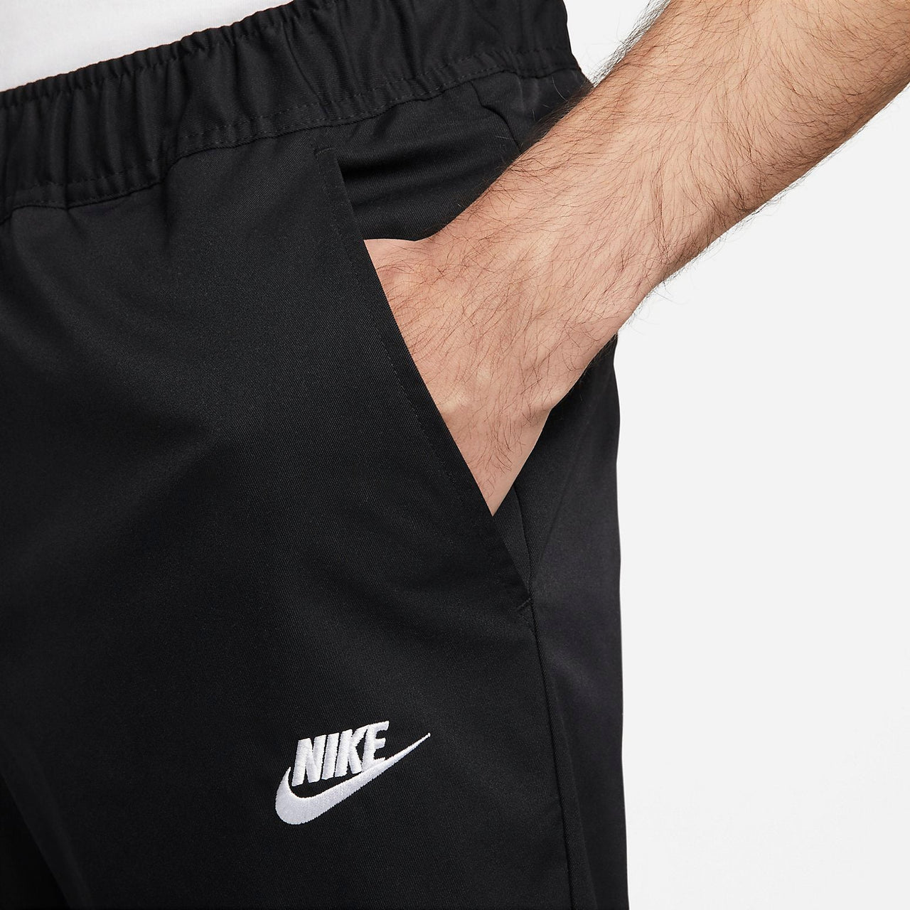Nike Club Woven Tapered-Leg Trousers 'Black' DX0625-010
