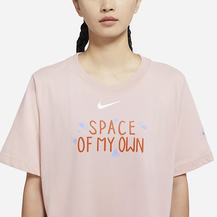 (WMNS) AS W NK DF B. GARDEN SS Tee PINK OXFORD DM7913-601