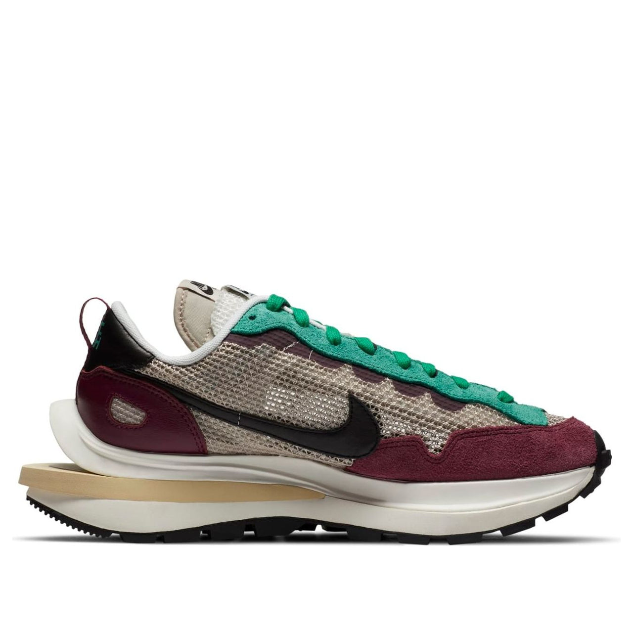 Nike x sacai VaporWaffle SP 'Villain Red' DD3035-200