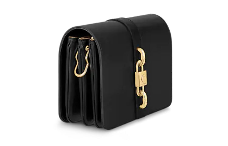 LOUIS VUITTON Shoulder Bags