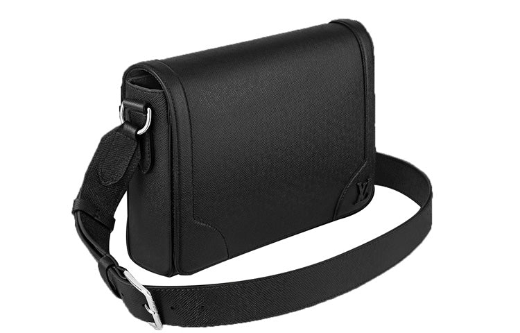 LOUIS VUITTON Wrinkle Free Cow Leather Messenger Bag Shoulder Bag Men's Black