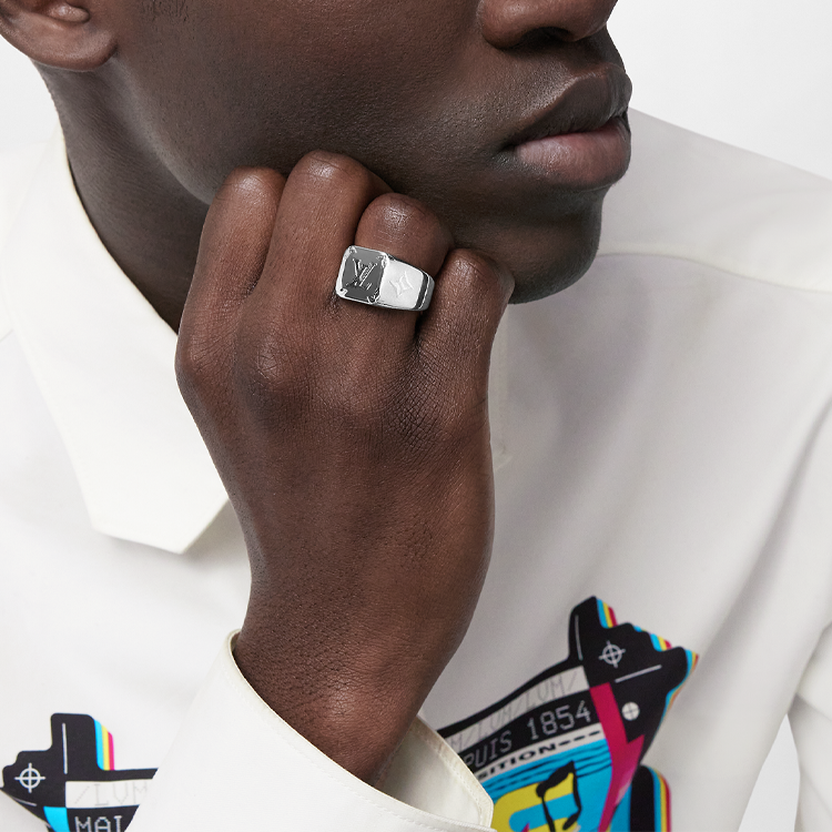 LOUIS VUITTON Monogram Signet Ring
