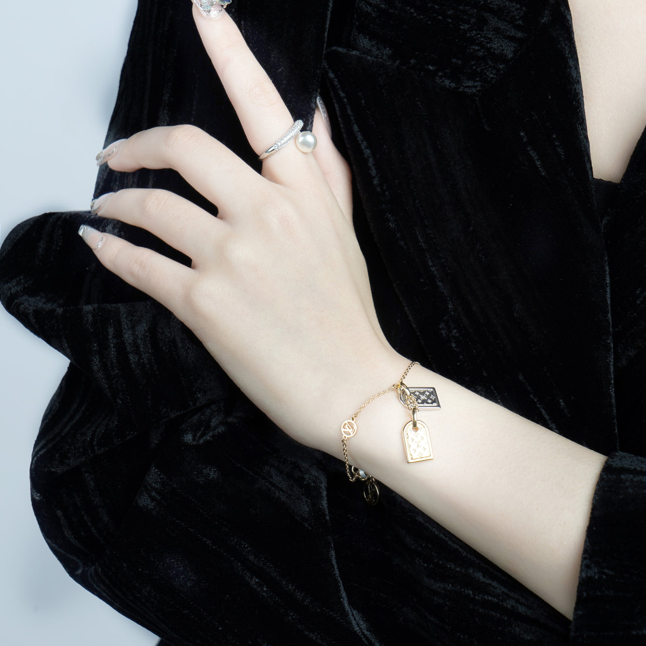 LOUIS VUITTON Gold Bracelets Women's Gold