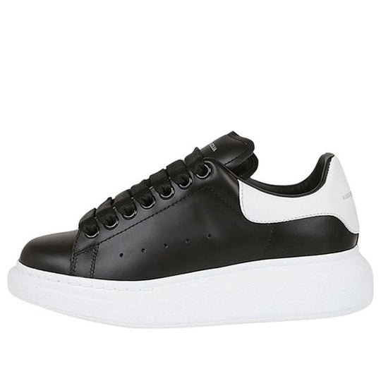 (WMNS) Alexander McQueen Oversized Sneaker 'Black White' 553770WHGP5-1070