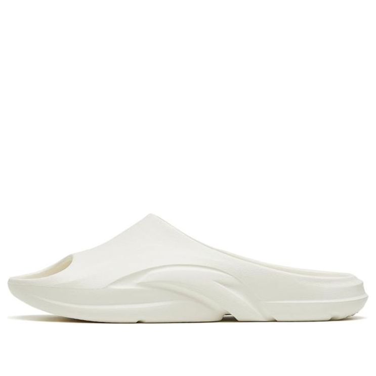 (WMNS) ANTA Fluffy Slippers 'White' 922326993-3