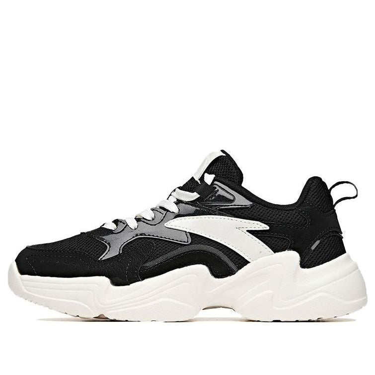 (WMNS) ANTA Life Series Sneakers 'Black White' 122028887-3